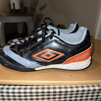 Umbro Dynamis Indoor Soccer Shoes Sneakers Kids  Size 3 Black & Orange Low Top