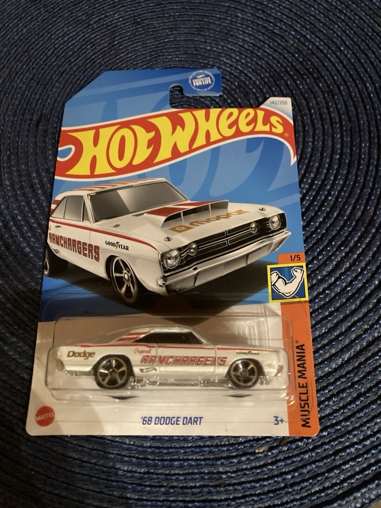 Hot Wheels Muscle Mania ‘68 Dodge Dart