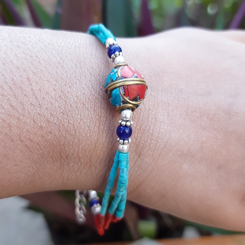 Bracelet décoratif turquoise fait main : modèle réglable en