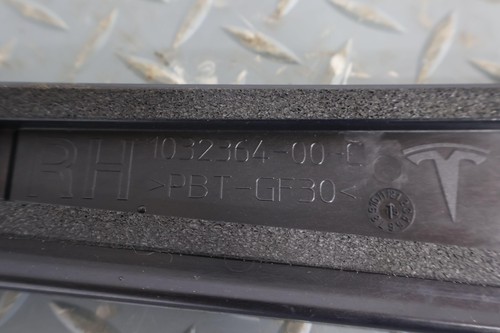 16-20 Tesla Model X Right Exterior B Pillar Glass Trim (1032364-00-C) Repaired - Picture 16 of 17