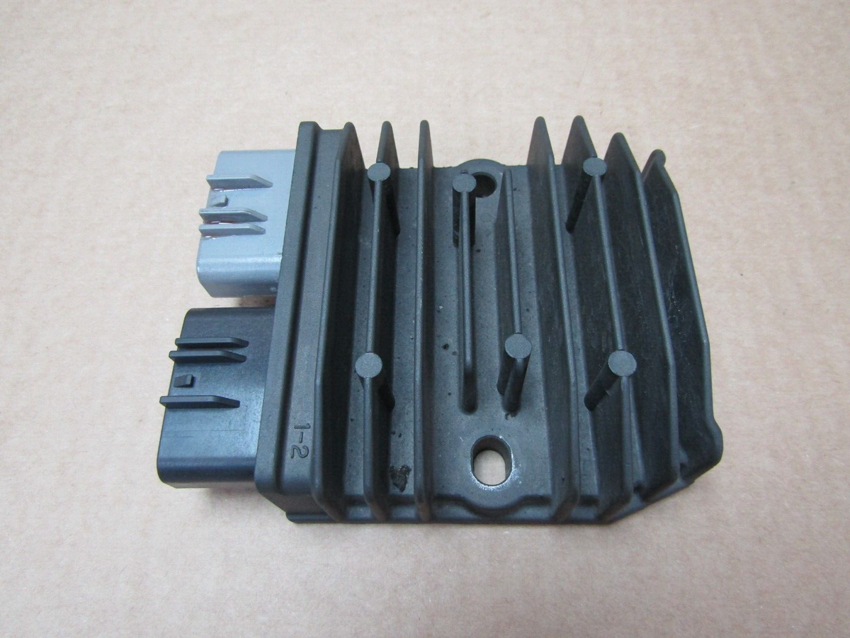 にぶぶ 1/2 Ducati Monster 1200R 2017 regulator rectifier SH821AA (10505