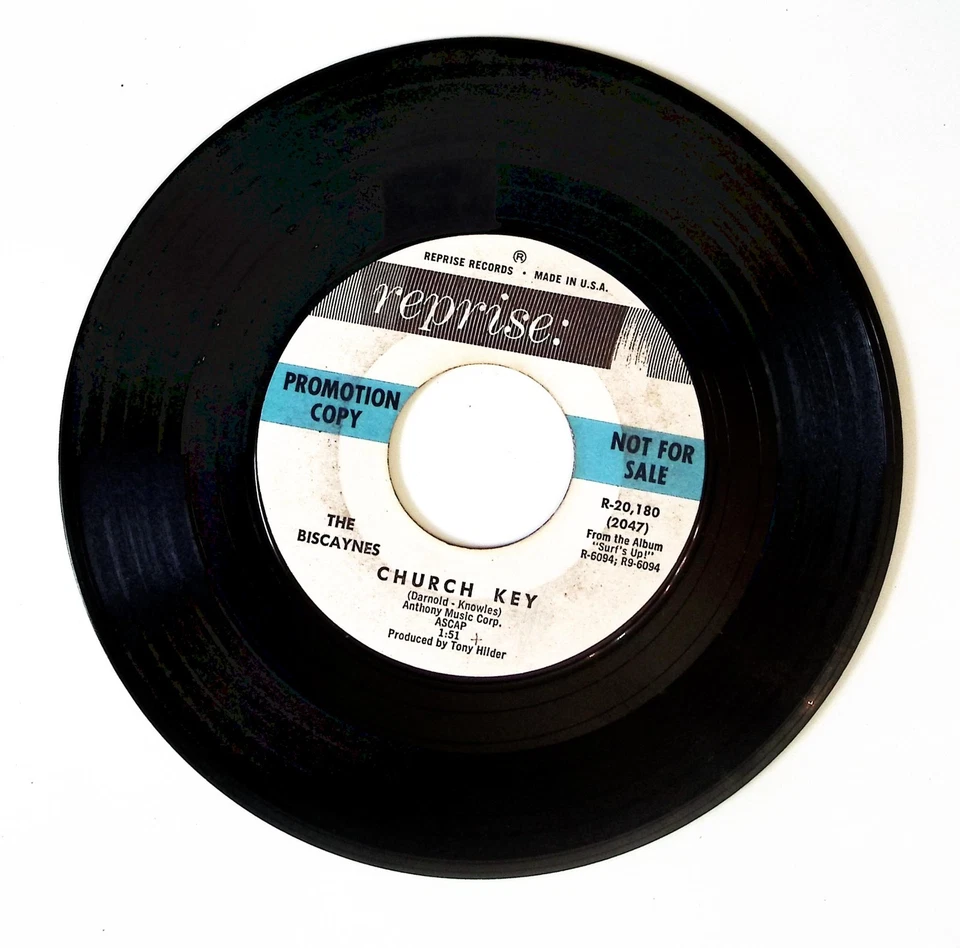 THE SURFARIS/THE BISCAYNES – MOMENT OF TRUTH / CHURCH KEY VINYL 45 82-157 Foto 2 de 3