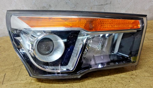 45975 J7 2017 SSANGYONG RODIUS TURISMO OSF RIGHT FRONT HEADLIGHT. 83102-21600
