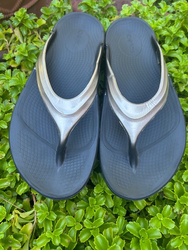 OOFOS OOAAH Recovery EUC Flip Flop GOLD Shoes Women's Size 10