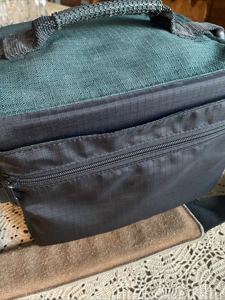 Винтажная сумка для фотоаппарата Tamrac 603 зеленый мягкий ремень бывшая в употреблении отличное состояние товара - Изображение 2 из 4