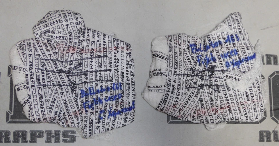 Sergei Kharitonov Firmado Bellator 163 Lucha Usado Guante Envolturas de Mano Certificado de Autenticidad BAS Foto 2 de 4