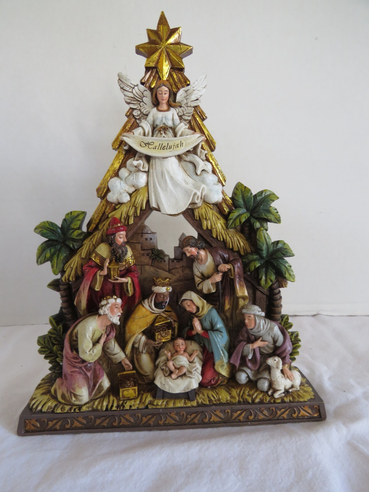 TRIANGULAR NATIVITY ONE PIECE SET RESIN FIGURINE 10