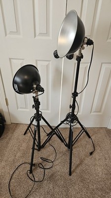 2ea Smith Victor Alum Raven RS 8 Tripod 8ft with 2ea SV 10'' Reflectors