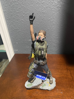 Tom Clancy s The Division 2 Statue   Heather Ward   Missing Hand & 2 Weapons