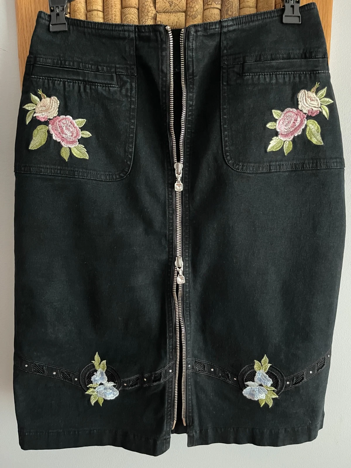Black stretch Floral Embroidered pencil skirt, size S