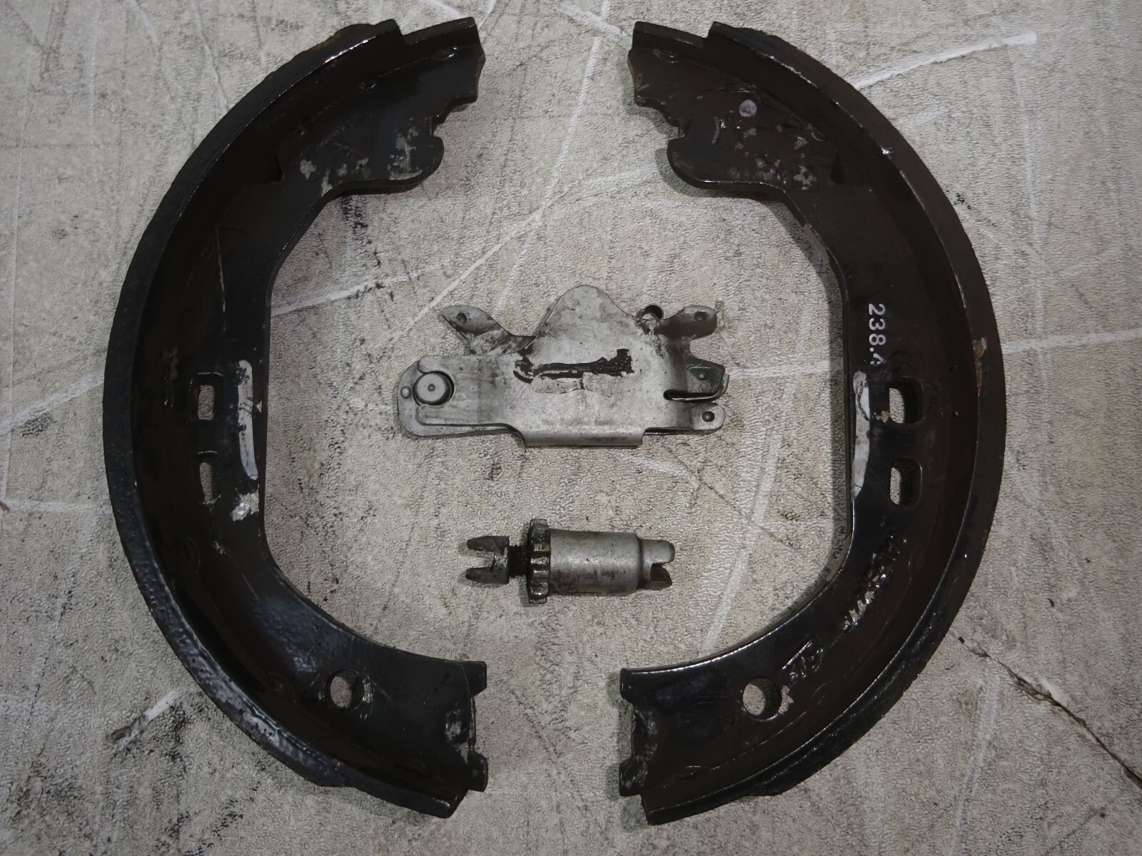 14-17 Maserati Ghibli Rear Right Passenger Side Spindle Knuckle Hub OEM DE240223
