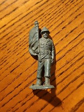 VTG Bergen Beton Plastic Toys Inc. Army Mn Soldier Figure FLAG WWII 1950 L1