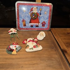 A lot of 6 magnetic Christmas decorations