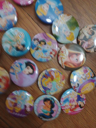 18ct Disney Princess Pin Back Buttons Ariel Belle Cinderella Elsa Repunzel - Picture 5 of 7