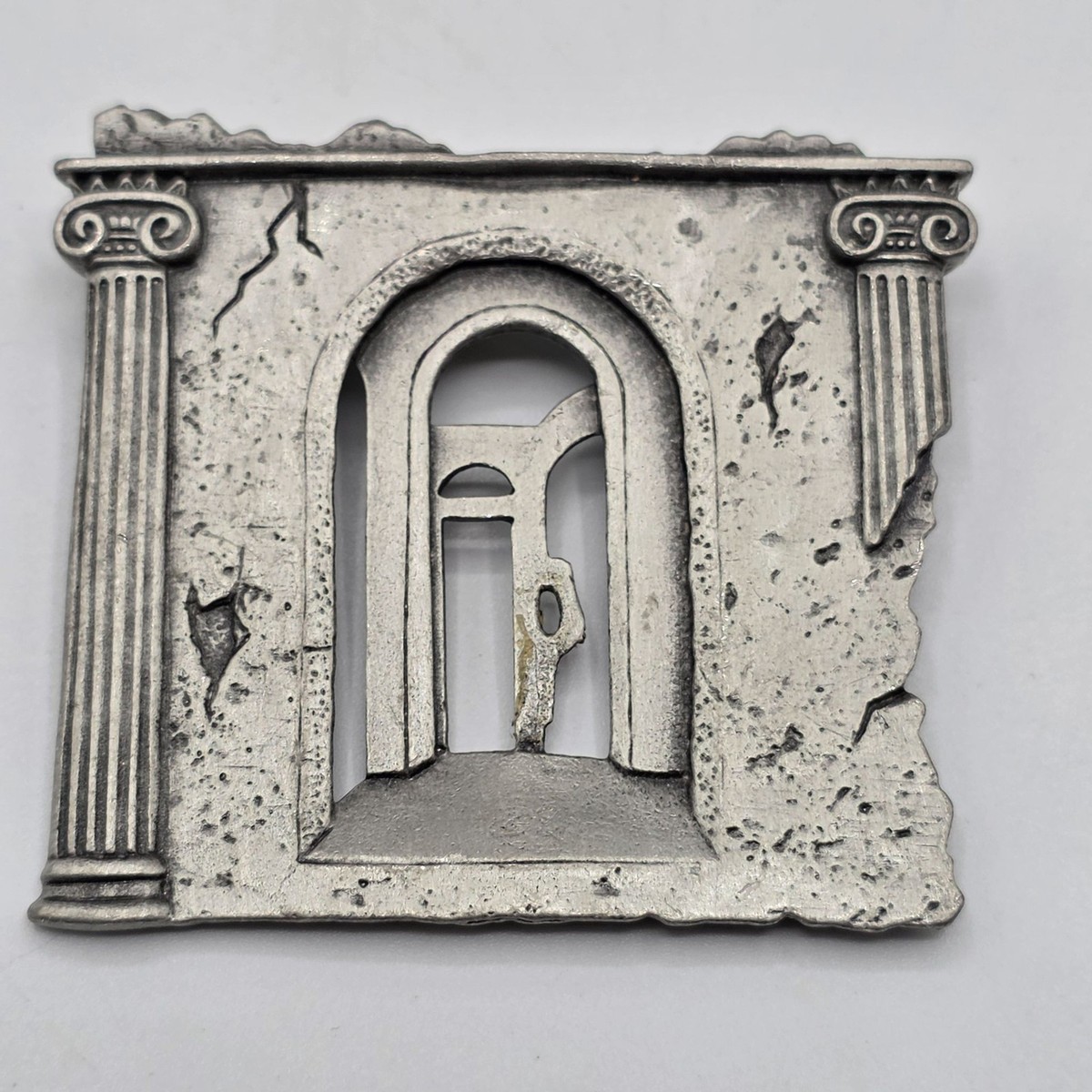 JJ 1988 Pewter Architectural Arch Doorway Scene Brooch Pin Ancient Ruins Design View 6