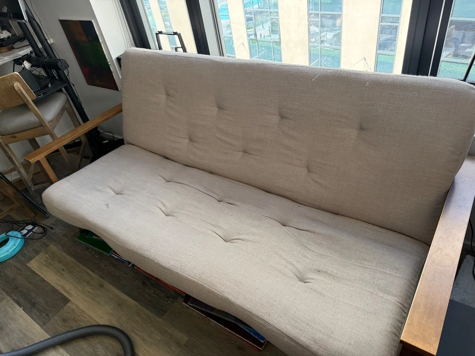 Futón lavado gris Red Barrel Studio tamaño completo con marco de metal, solo recogida. Foto 4 de 4