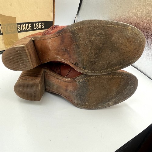 Botas Campus Trenzadas FRYE De Colección 7.5 Alto Con Caja Marrón Rojo - Imagen 8 de 8
