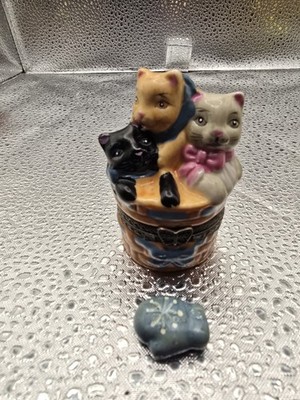 Porcelain Hinged Trinket Box Kittens In A Basket Who Lost Their Mitten