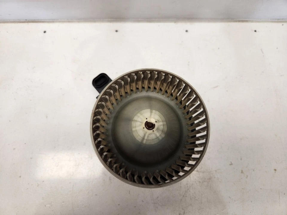 2008-09 Ford Taurus X Front Blower Motor (Main) W/ Auto Temp & Heated Seats - Image 2 of 4