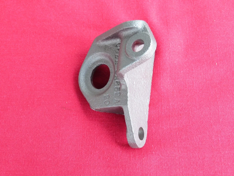 65, 66, Mustang cupé, convertible, fastback, soporte de cilindro de dirección asistida Foto 4 de 4