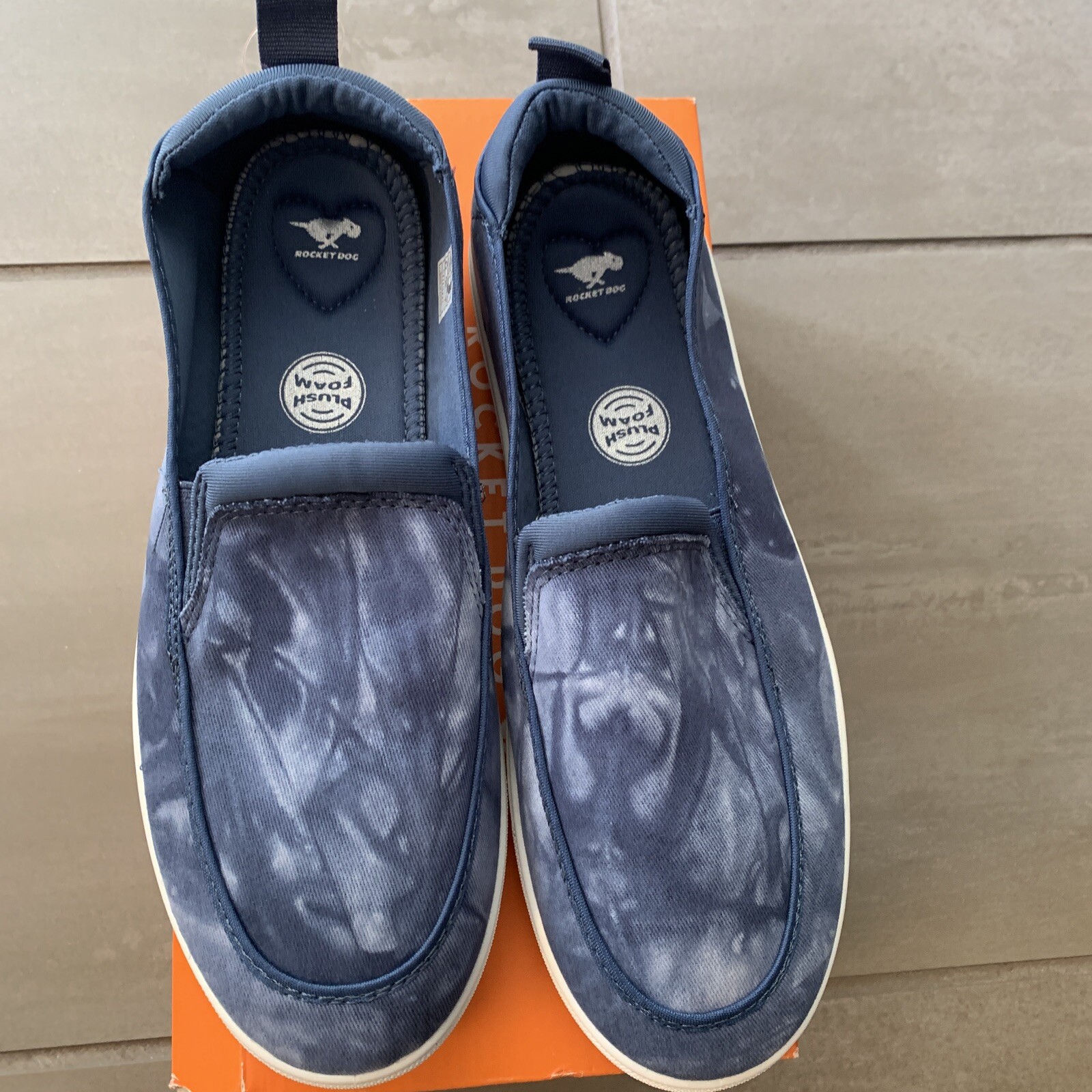NEW Comfort Slip-on Wmns 9.5 Rocket Dog SAVVY Blue Tie Dye Sneakers Casual