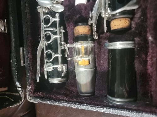 Vintage Bundy Resonite Selmer Clarinet With Burgundy Velour Lined Case - Picture 5 of 13