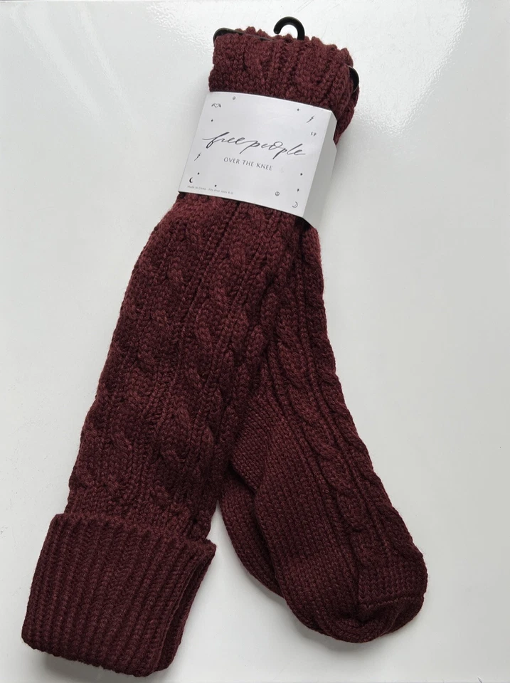 NUEVO CON ETIQUETAS Free People Alpine Sobre la Rodilla Grueso Cable Tejido Calcetines Rojo Borgoña Foto 2 de 3