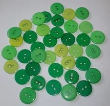 LOT 39 ASSORTED GREENS 3/4th in round 2-hole flat back BUTTONS, NEW