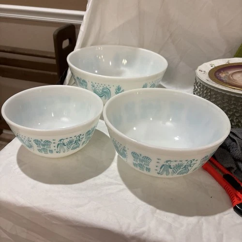 Butterprint Pyrex Mixing Bowls Set of 3 Vintage