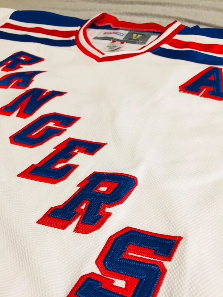 Camiseta deportiva blanca clásica de Brian Leetch New York Rangers 1990 Foto 3 de 4