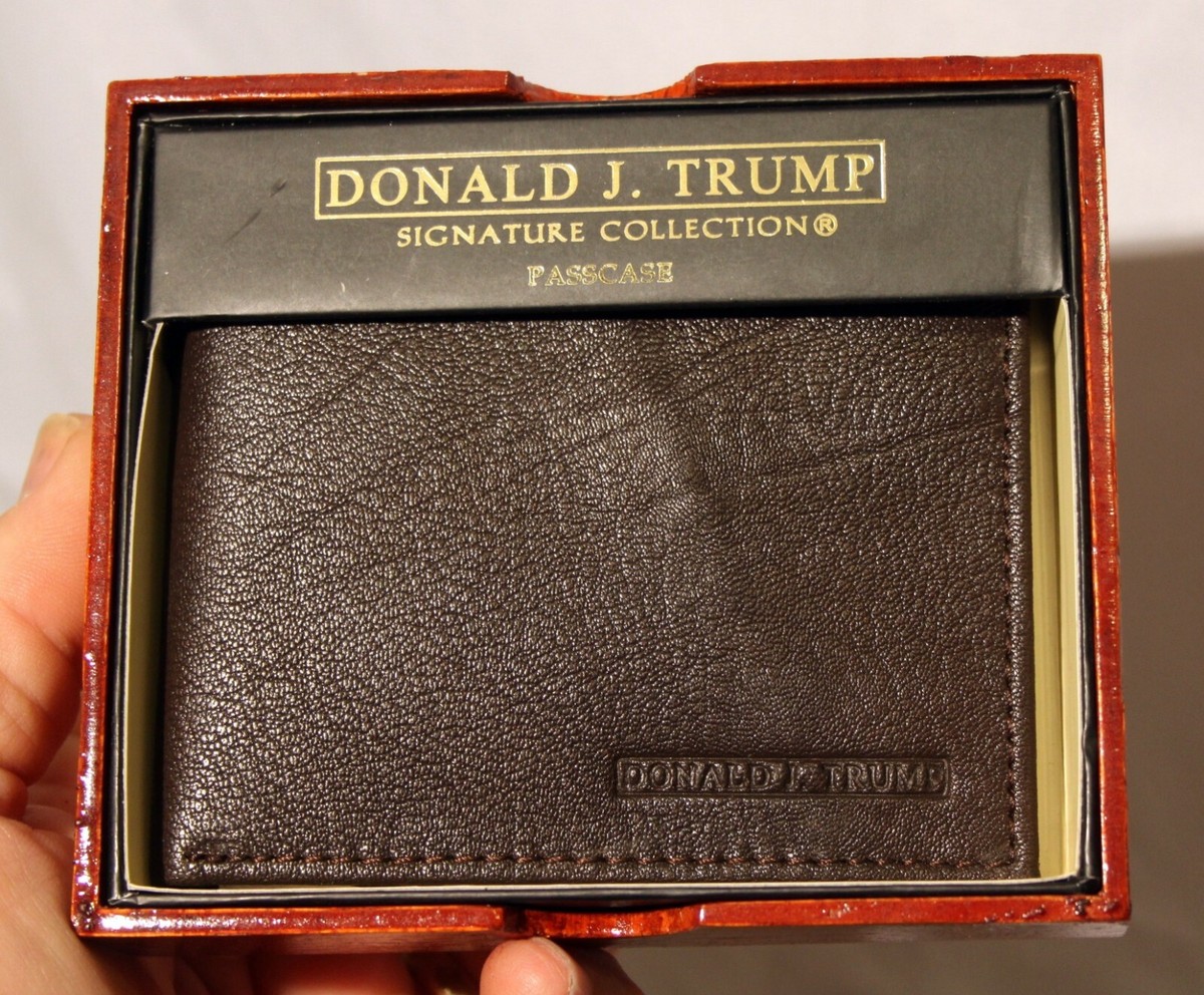 Wallet leather Donald J Trump Signature Collection Passcase with