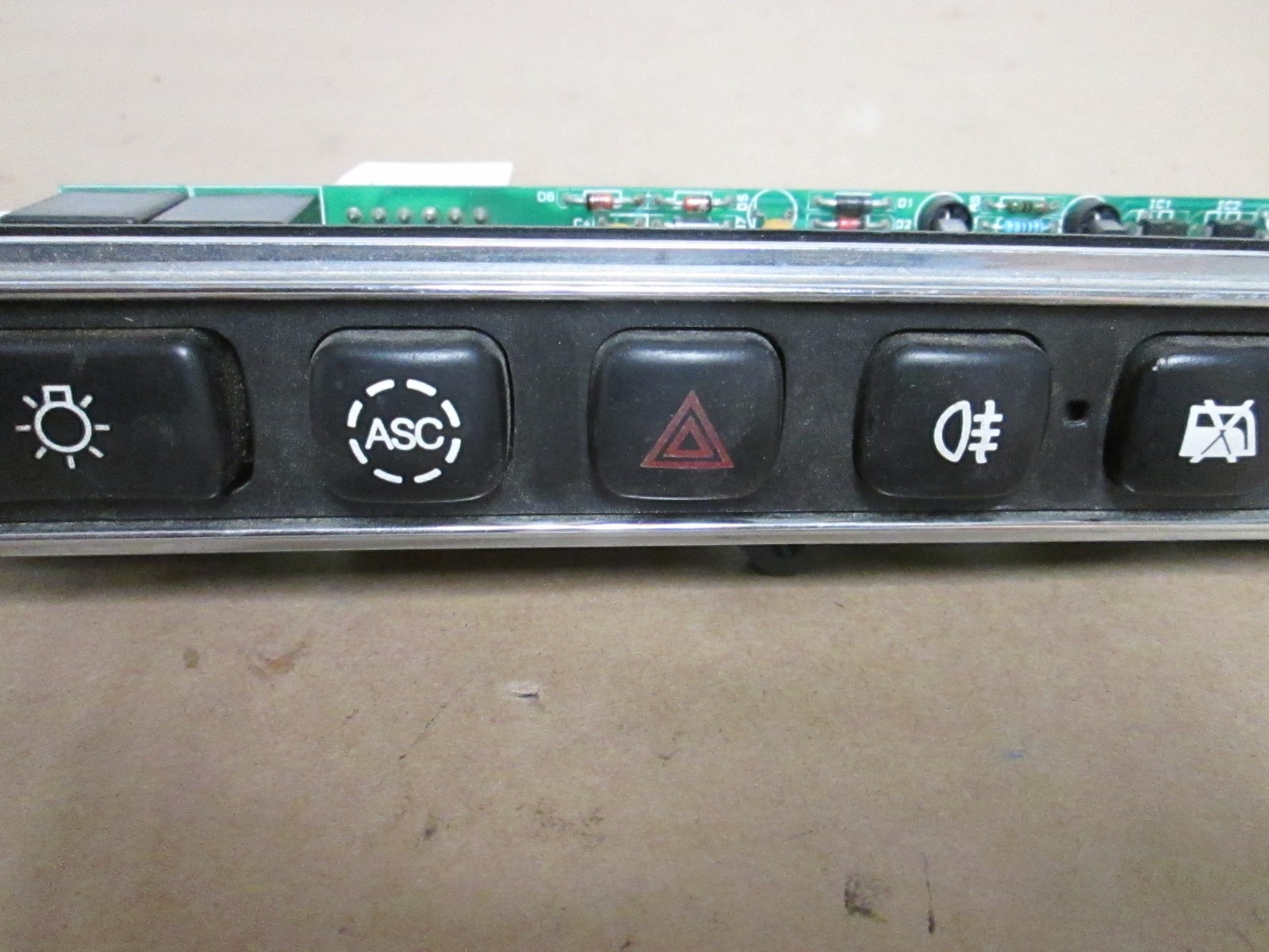 BENTLEY ARNAGE -- HAZARD SWITCH PANEL # 04991114