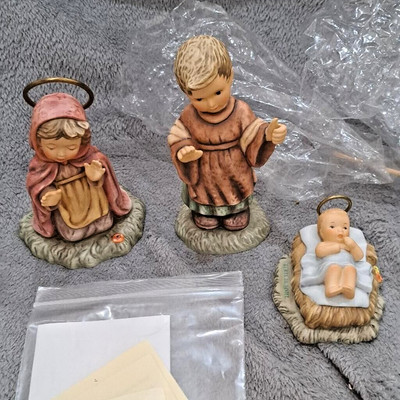 Studio Hummel Krippe bestehend aus Maria, Josef und Jesuskind Die Berta 