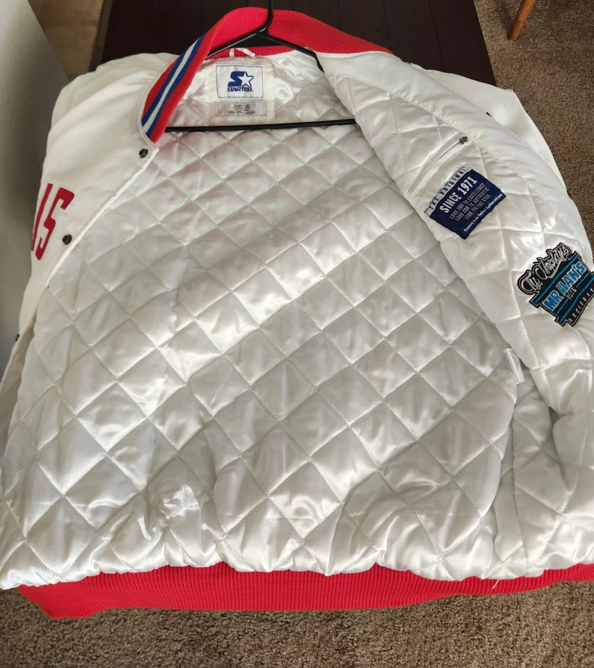 Chaqueta de iniciación XXL de Detroit Pistons para hombre satinada Ty Mopkins acolchada y apenas usada Foto 3 de 4