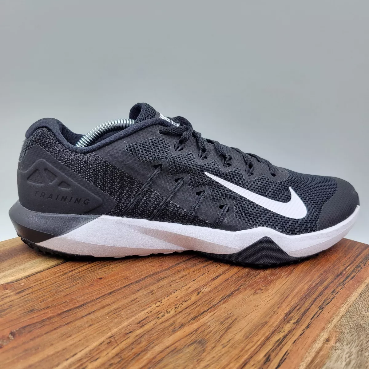 Abolladura intermitente Indígena Nike Retaliation TR 2 Shoes Men&#039;s 9.5 Black White Athletic Training  Sneakers | eBay