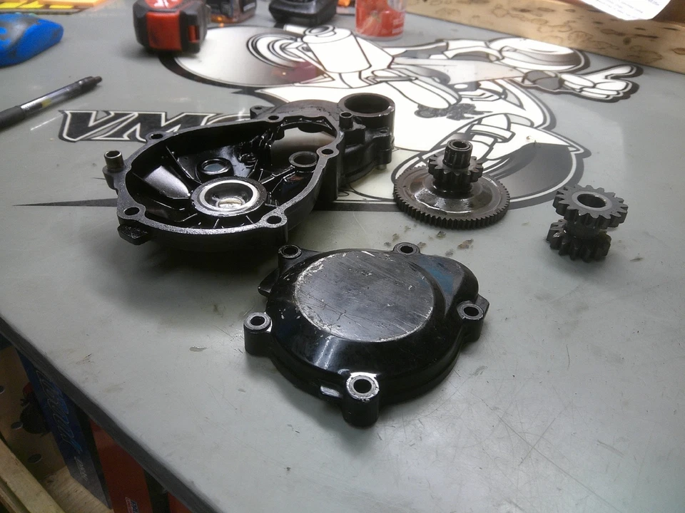 1997-2000 Suzuki GSXR600 SRAD Engine Motor Starter Cover - Imagem 3 de 3