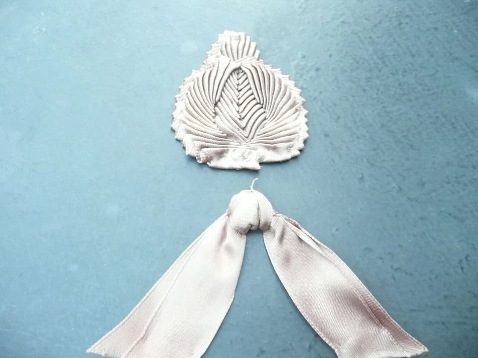 parement  ancien en galon de satin de qualité - Photo 2/4