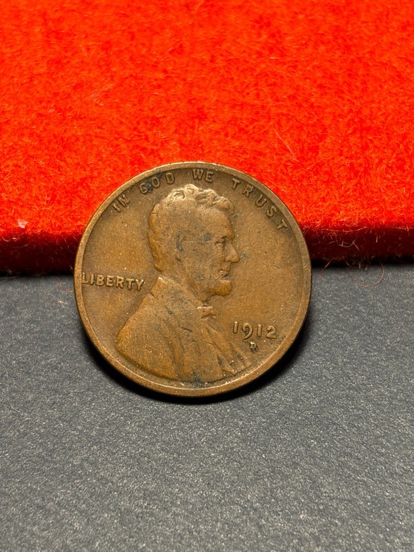 (#102959) Lincoln Wheat Cent:  1912 D  good.  Better date!