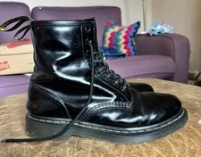 Dr Martens Doc Martens 1460 lace Up Boot In black. Size 6.5
