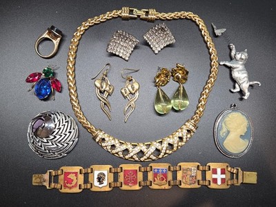 Vintage Costume Jewelry Lot 10 Pc Some Rhinestone High End Trifari Brooch Lot 38