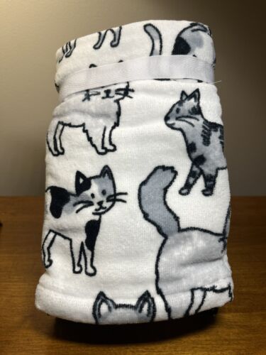 Deborah Connolly Designs Kitty Cat Hand Towels Set of 2 Black Gray White NEW - Picture 2 of 4