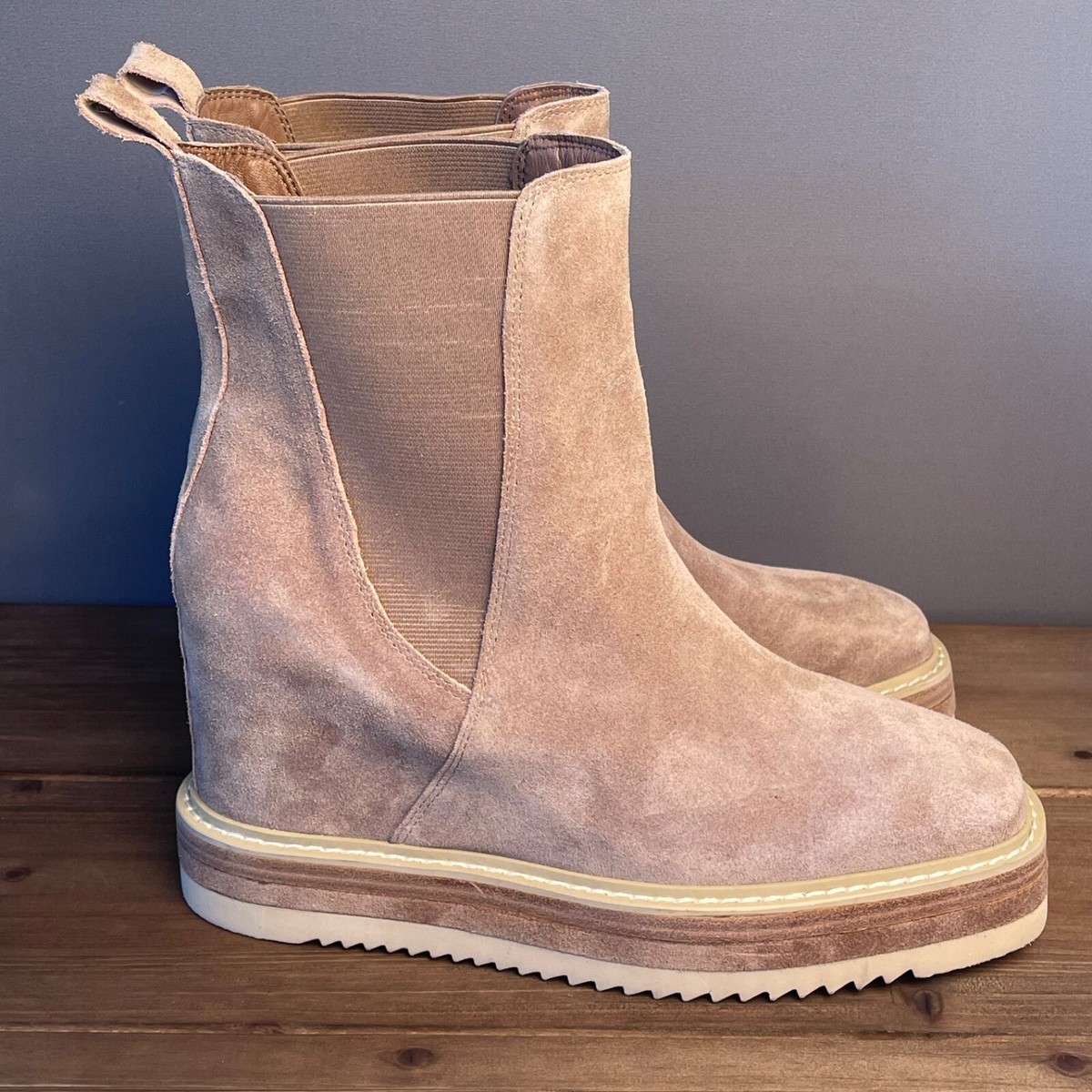 Vince Camuto Women display picture 2