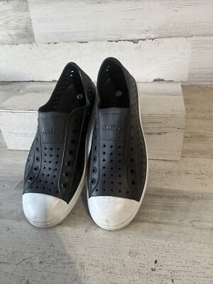 Native Jefferson Shoes Jiffy Black / Shell White Men s 9 / Women s 11