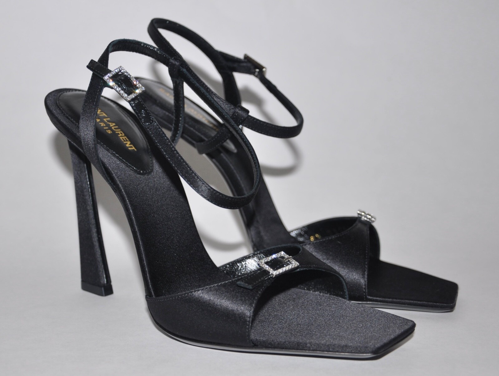 NUOVO Yves Saint Laurent nero raso Venue 105 tacchi impreziositi 37 5 US 7 5 $1090