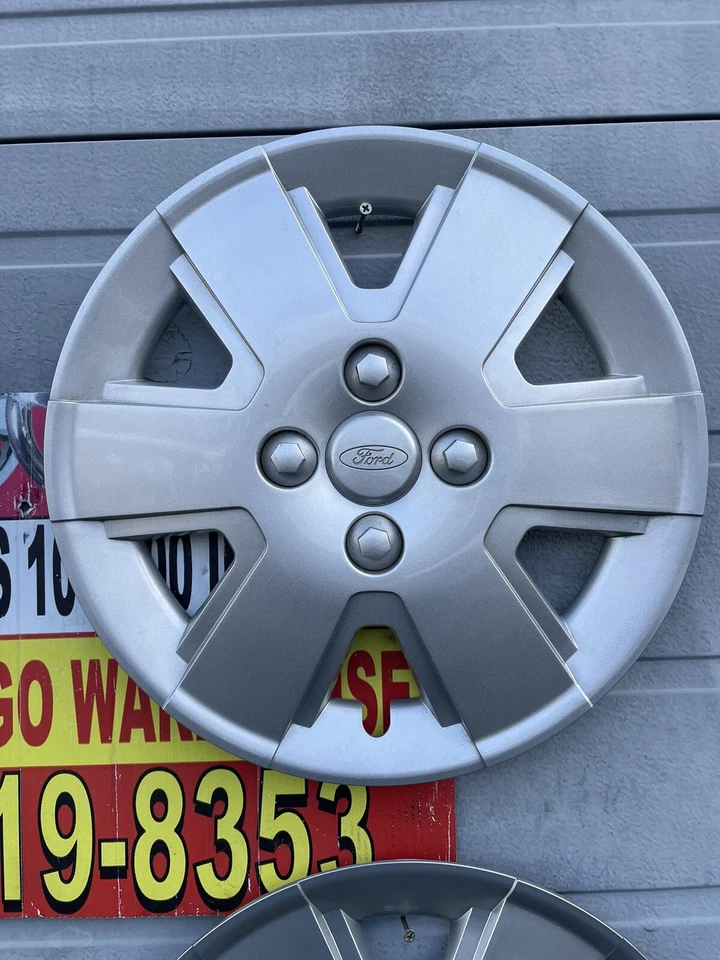 "Ford Focus 2006-2011 OEM tapacubos de 15"" usado juego de 4 tapas plateadas bonito fabricante original" Foto 3 de 4