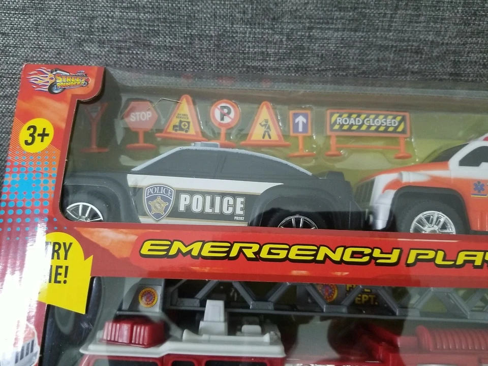 STREET POUNDER LIGHTS AND SOUNDS EMERGENCY PLAYSET 10 PIECES BRAND NEW FREE SHIP - Image 3 of 4