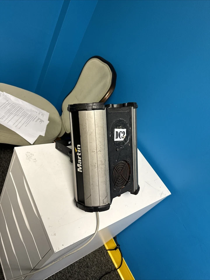 MARTIN MANIA DC2 US 115 V DJ LIGHTING EFFECTS UNIT Tested Working - Image 2 of 4