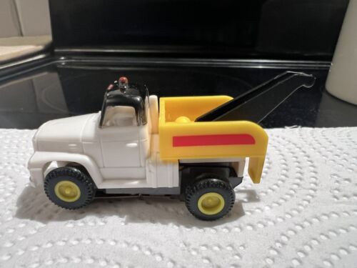 NEW MODEL MOTORING TOW TRUCK PLASTIC INJECTION MOLDED REPRODUCTION - Picture 3 of 7
