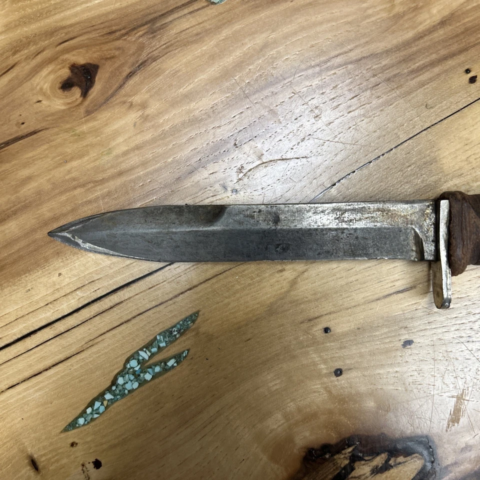 "Cuchillo de lucha Kutmaster posterior a la Segunda Guerra Mundial - Excedente de la Segunda Guerra Mundial hoja de 6"" 11"" en total" Foto 2 de 4