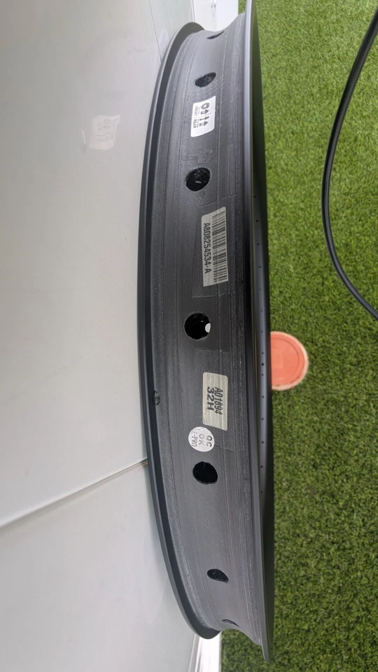 27.5" Carbon Fiber MTB Rim 32h Width 40mm Depth 29mm Gravel Mountain Hookless - Image 2 of 3